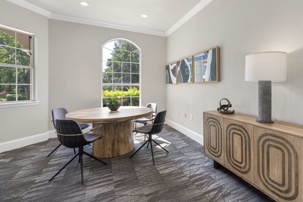 a table and chairs in the room at Marquis Carmel Commons in Charlotte, NC.