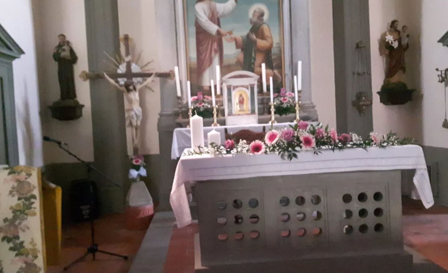 Altare con fiori