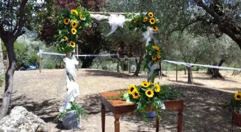 Altare con girasoli