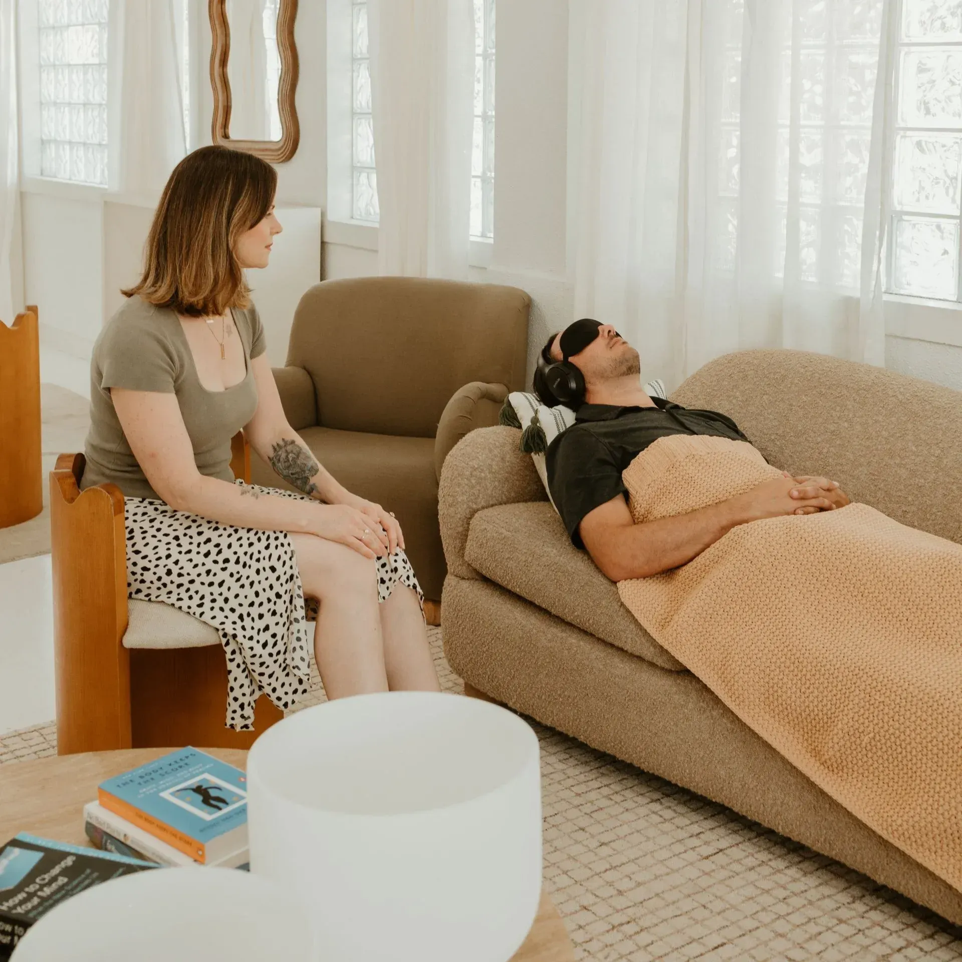 A ketamine therapist during a ketamine-assisted therapy session for eating disorder treatment in Houston.