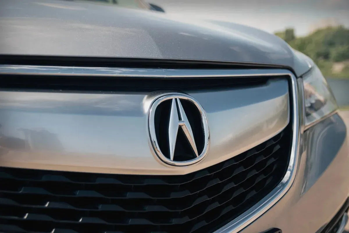 Close-up of an Acura car grille with the silver logo on the front
