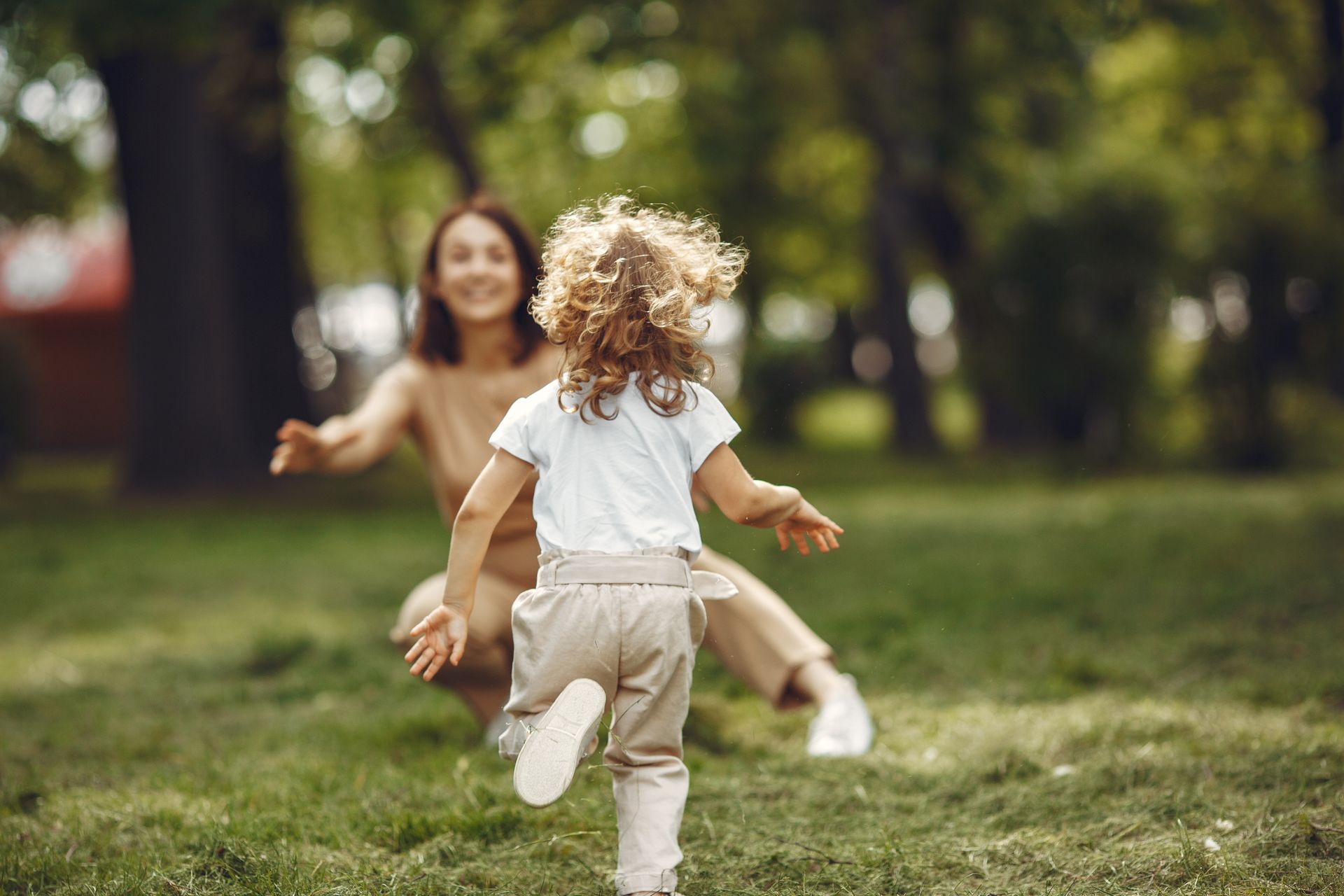 Mother and child walking outdoors, illustrating healthy movement and children’s foot and orthotic su
