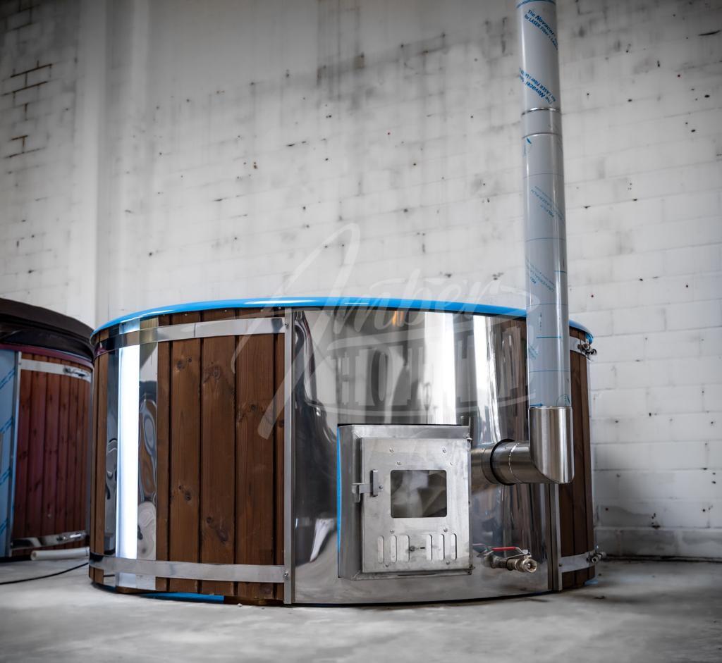 Hot tub with integrated furnace