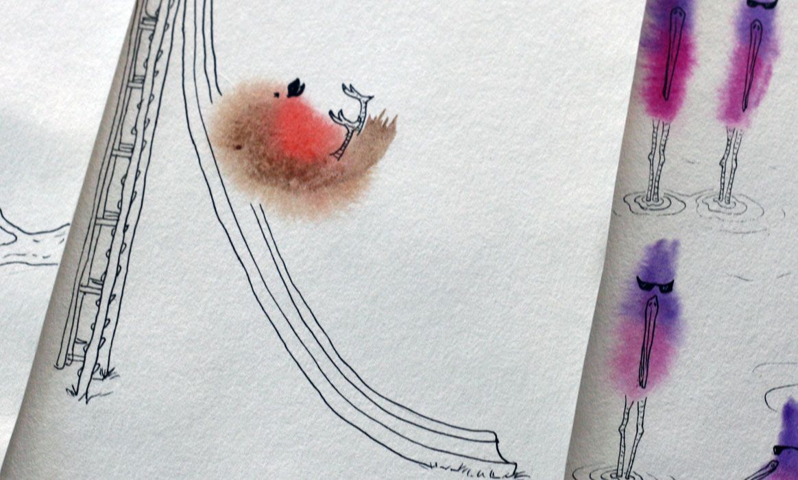 Close-up grappige wezens op een houten tafel. Aquarel, pen tekening door Jasmijn Mulder, Atelierkinderen