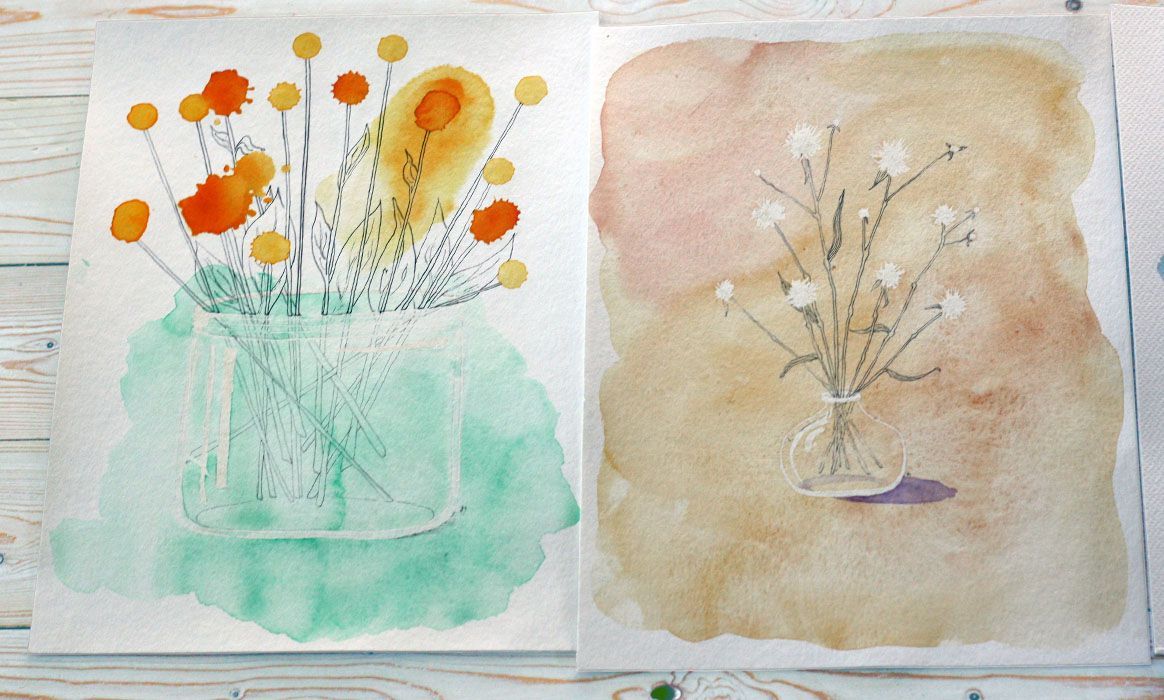 Twee artprints van bloemen in vazen ​​op een tafel. Aquarel, pen tekening door Jasmijn Mulder, Atelierkinderen