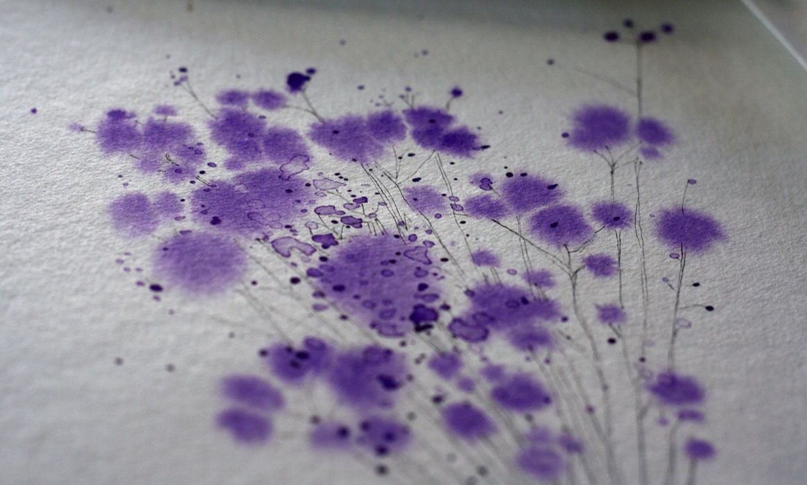 Close-up bloemen, paars. Aquarel, pen tekening door Jasmijn Mulder, Atelierkinderen