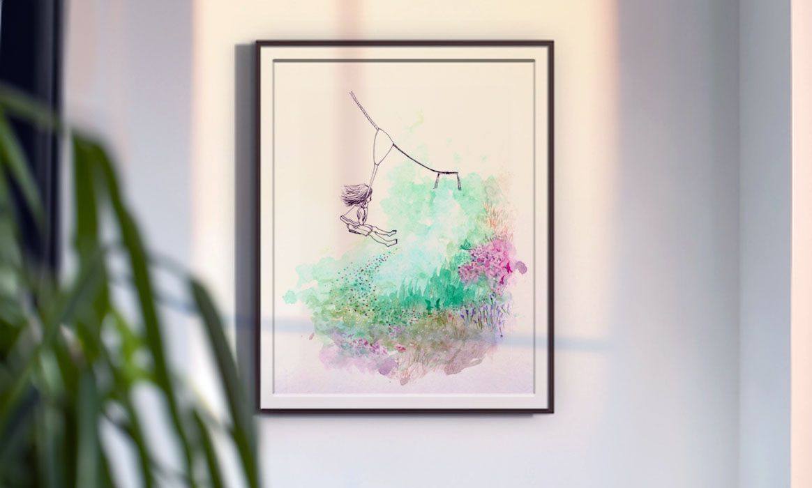 Een ingelijst schilderij hangt aan de muur naast een plant. Aquarel, pen tekening  van Jasmijn Mulder, Atelierkinderen