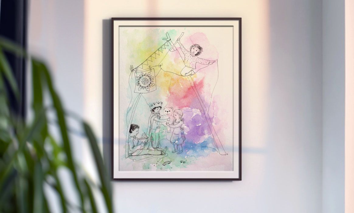 Een ingelijst schilderij hangt aan de muur naast een plant. Aquarel, pen tekening  van Jasmijn Mulder, Atelierkinderen