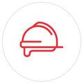 Un icono de casco rojo en un círculo blanco.