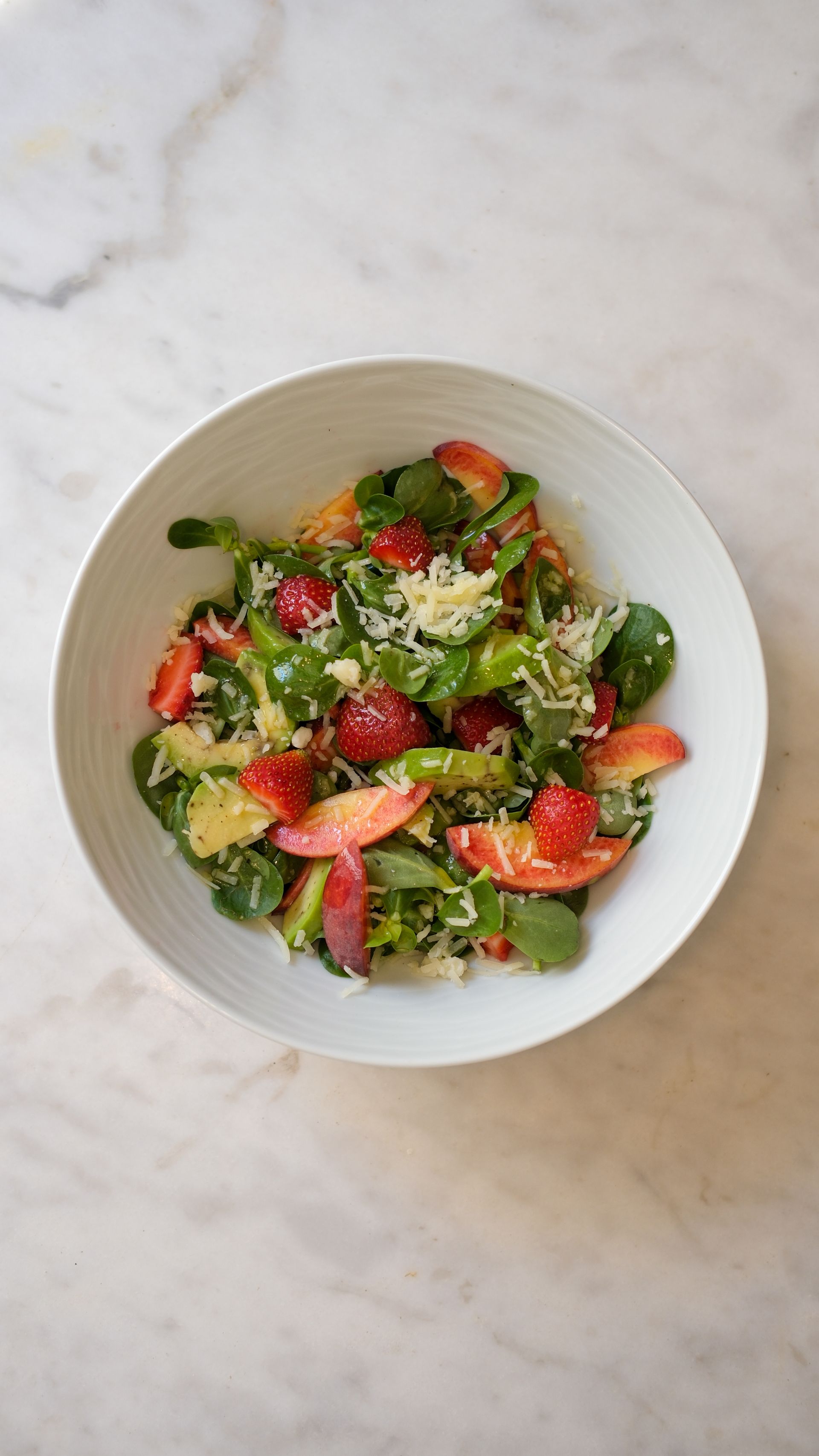 <b>purslane fruit salad</b><br>purslane, peach, strawberry, avocado, tulum cheese (440gr) 540 kcal