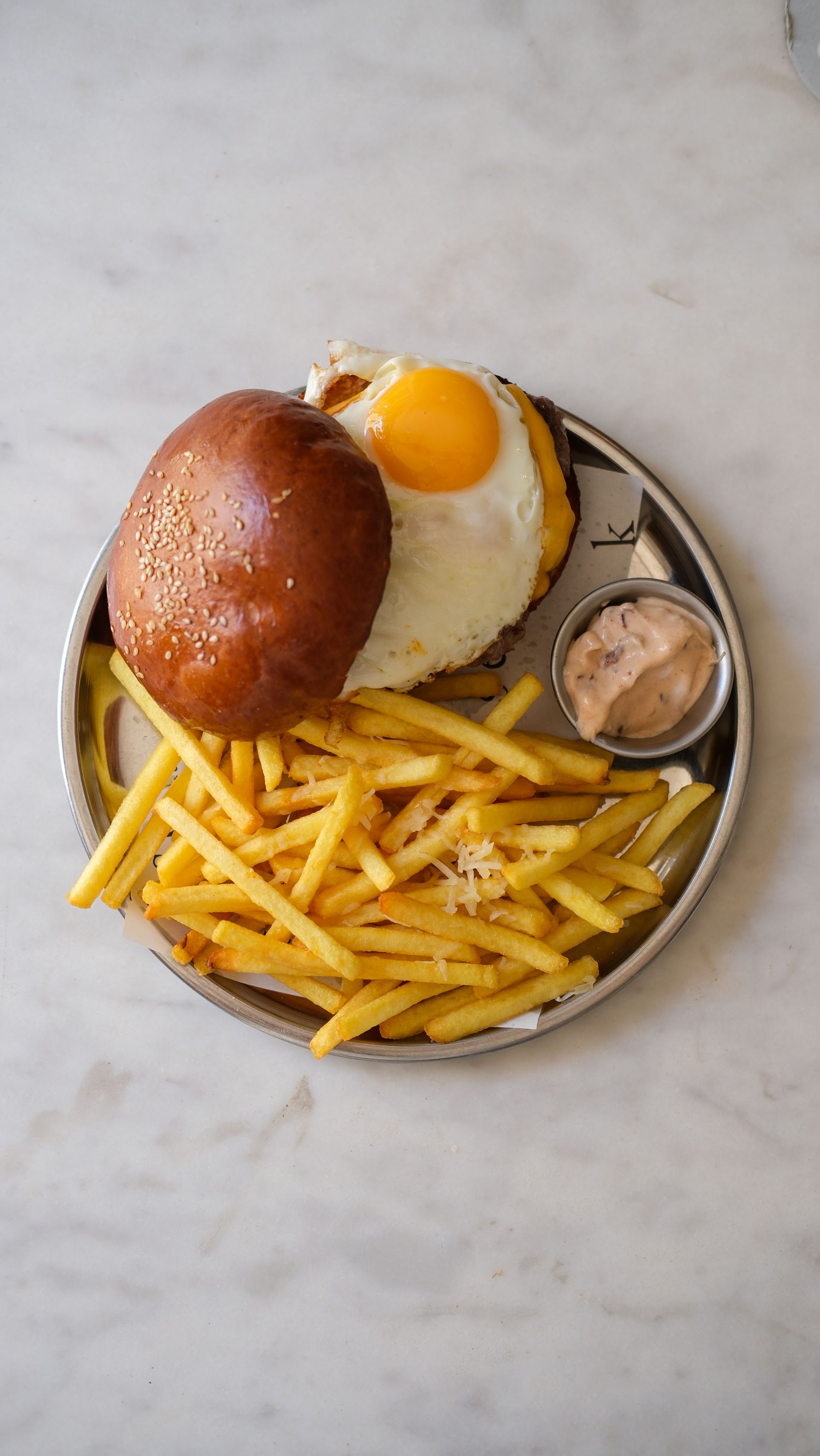 <b>morning burger</b><br>beef burger, cheddar, sunny side up with french fries | (475 gr.)
