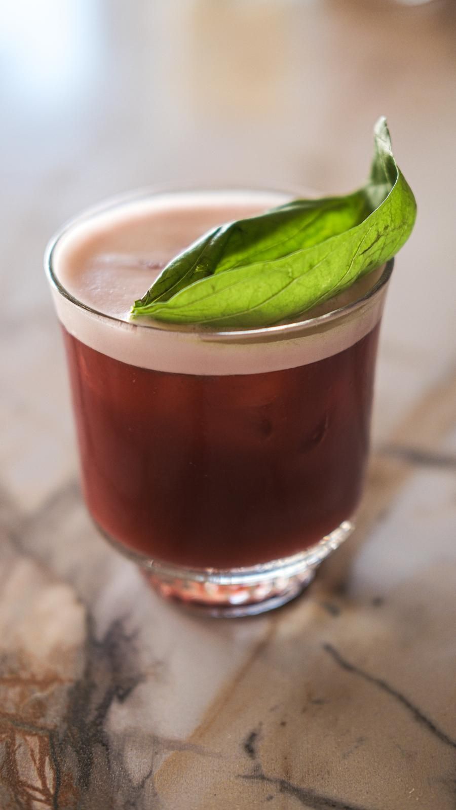 <b>96's</b><br>gordons pomegrante juice triple sec basil citrus blend<br>235 kcal