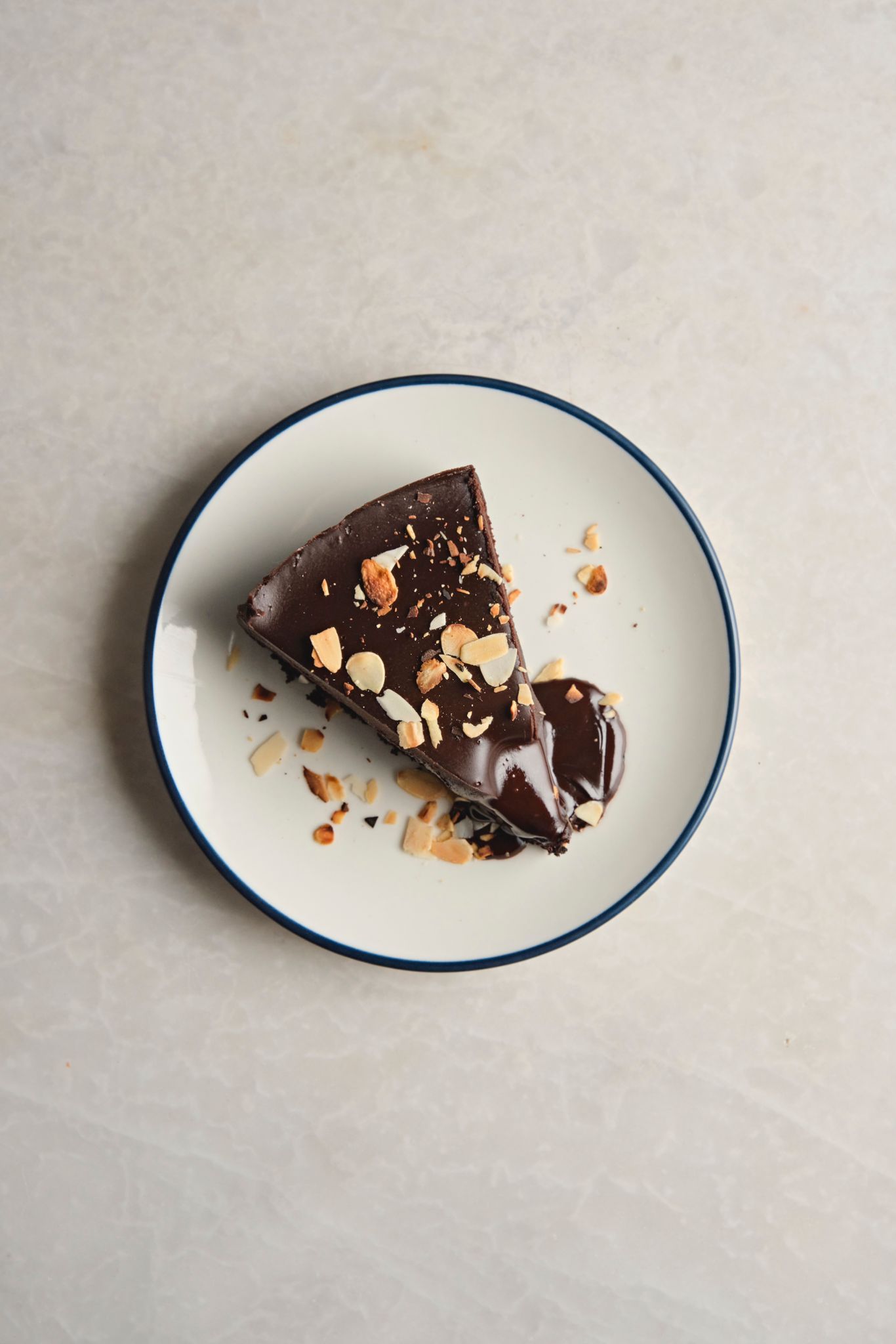<b>slice of chocolate truffle</b><br>540 kcal