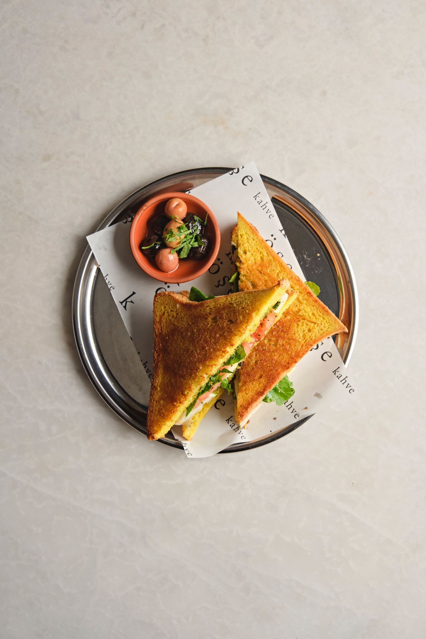 <b>köşe toast</b><br>sourdough bread with turmeric, pesto, cheese, tomato, arugula | (350 gr.)