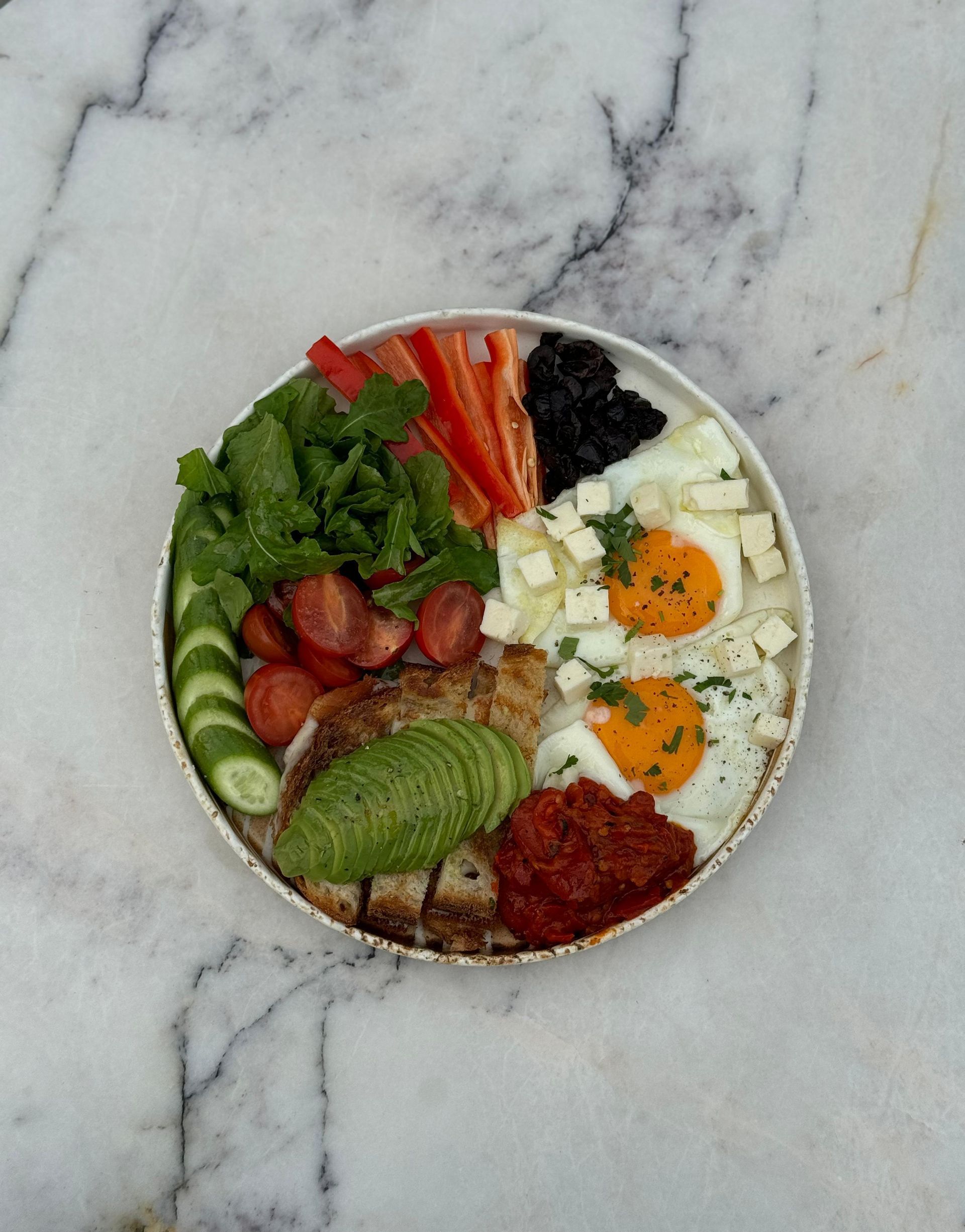 <b>beakfast plate</b><br>Bread with cheese, avocado, greens, bell pepper, cherry tomatoes, cucumber, 2 fried eggs, lutenitsa sausage, Ezine cheese, olives (700 gr.)