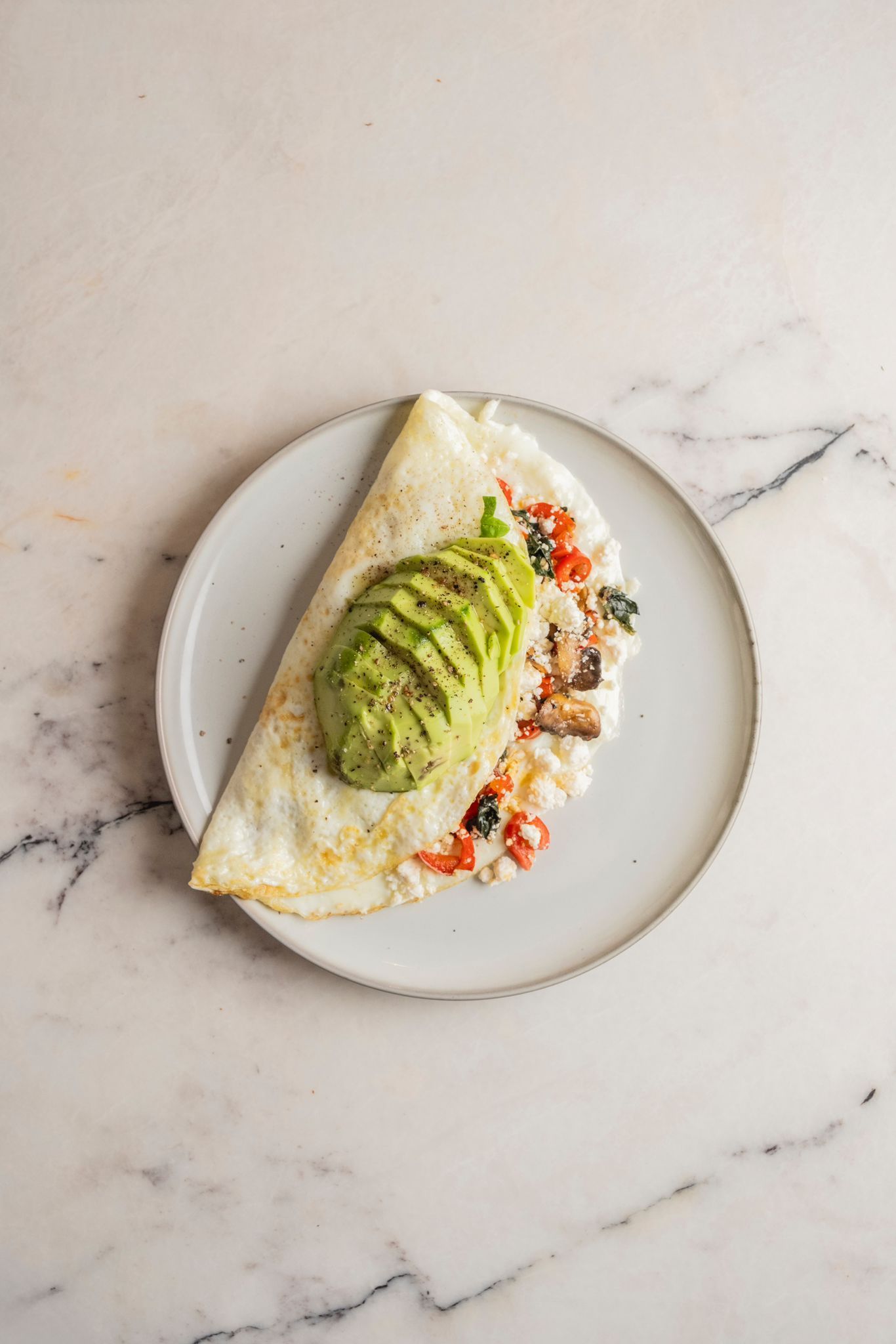 <b>protein omelette</b><br>5 yumurta beyazı mantar kapya lor peyniri avokado ege otları (515 gr)(770 kcal)