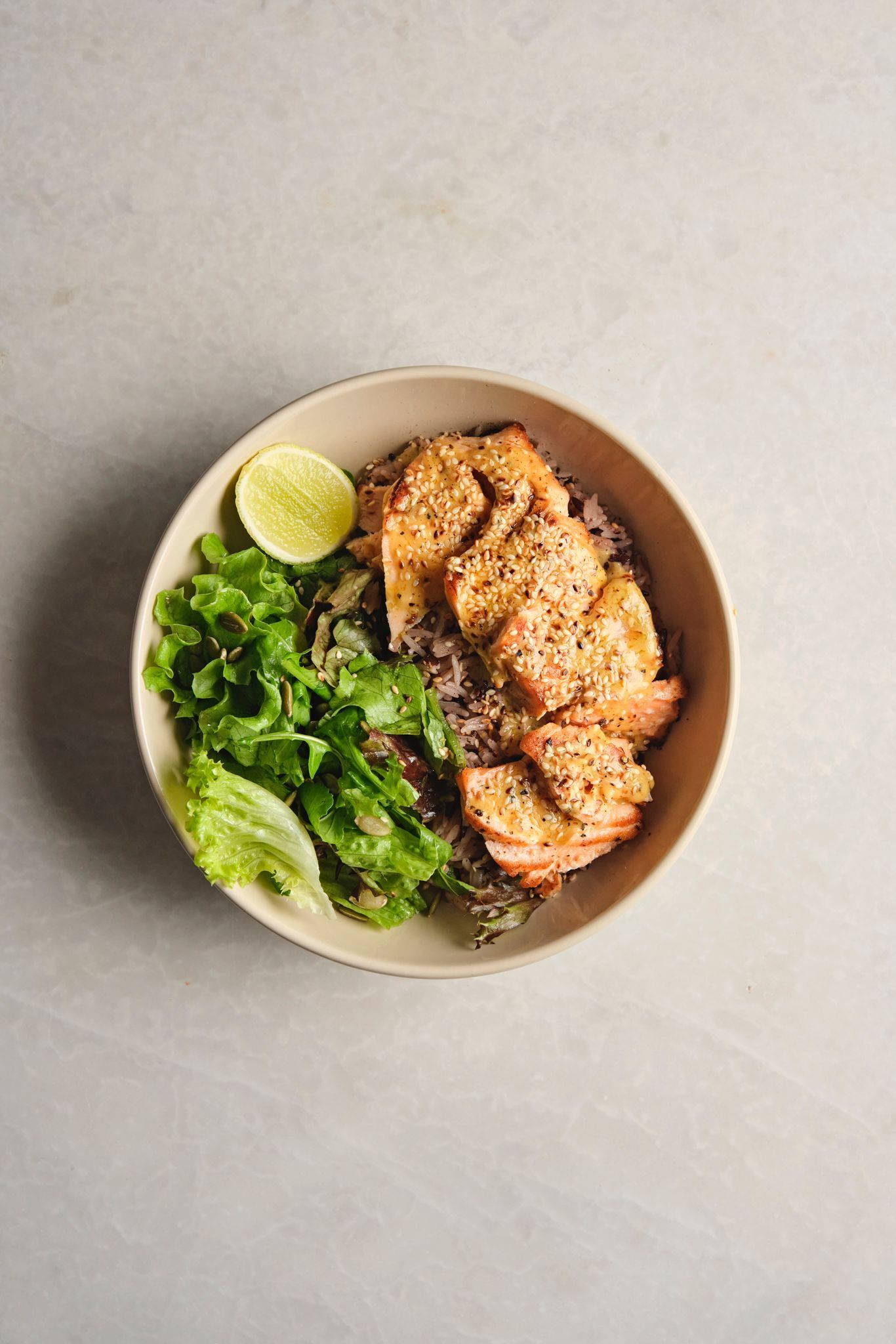 <b>salmon bowl</b><br>basmati pilaf, mustard cream, green salad (530 gr.)<br>980 kcal