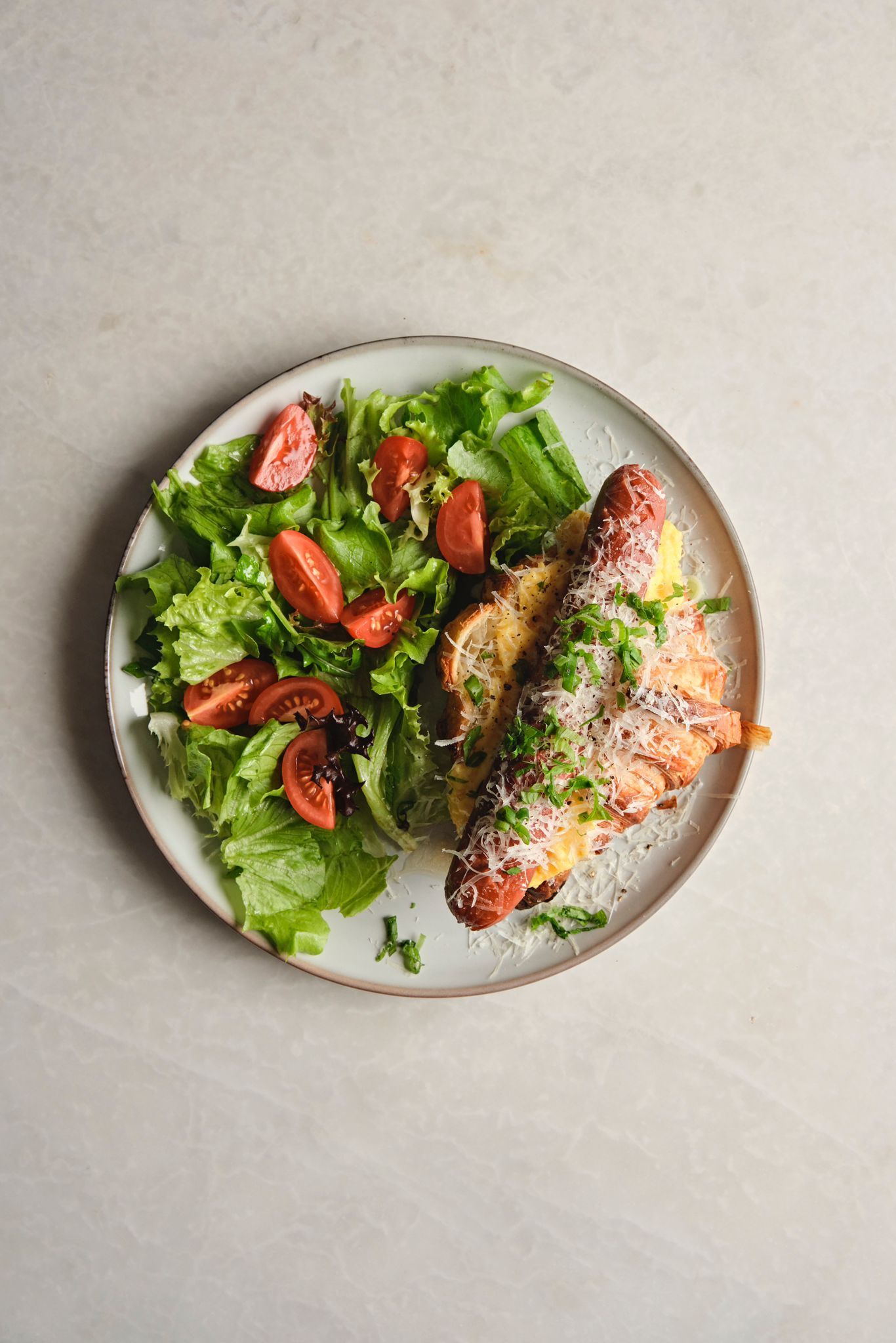 <b>croissant w/ frankfurter</b><br>scrambled egg, frankfurter, parmesan | (455 gr.) 850 kcal