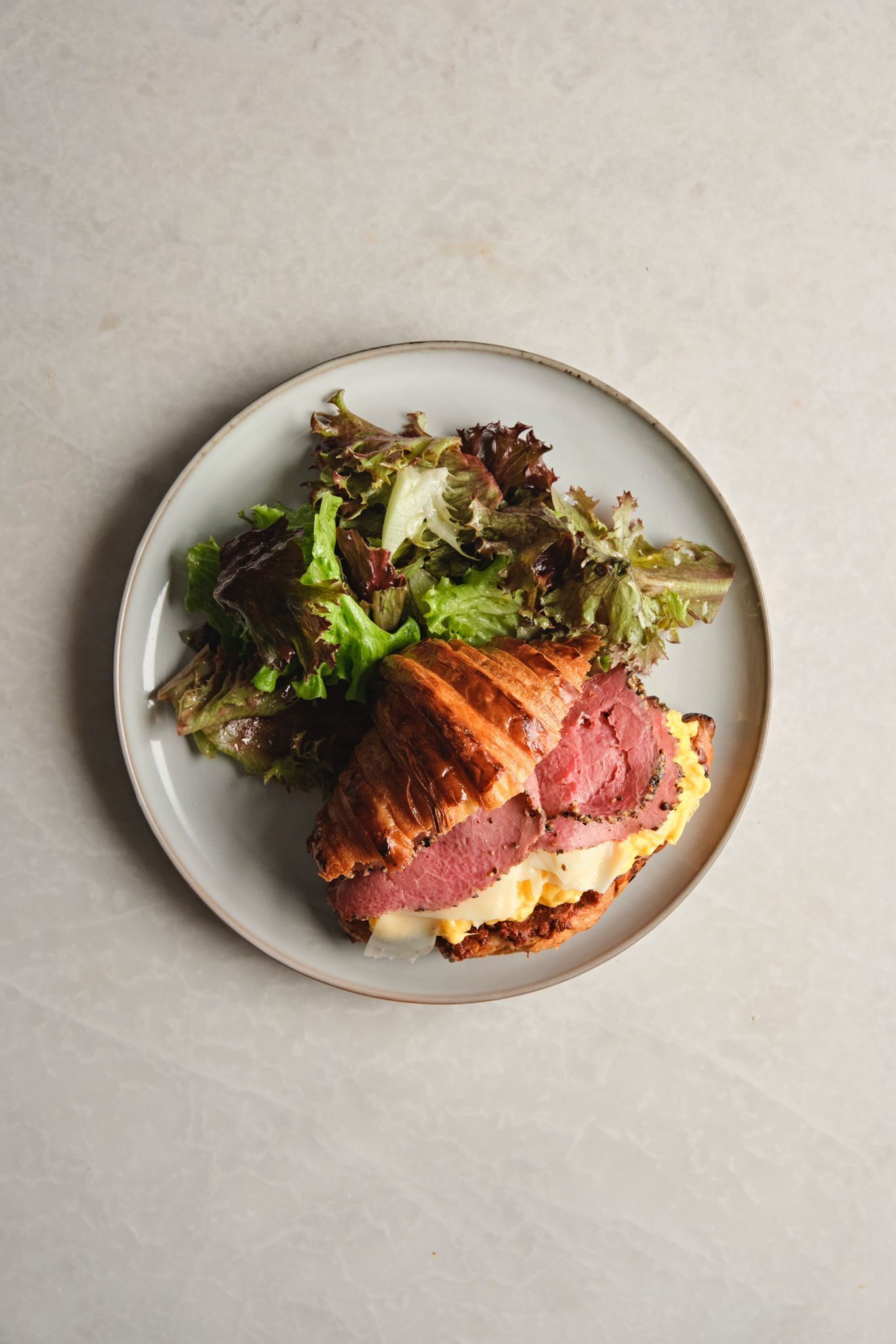 <b>croissant w/ roast-beef</b><br>Turkish traditional hot tomato paste, scrambled egg, cheese, roast beef<br>| (445gr.) 760kcal