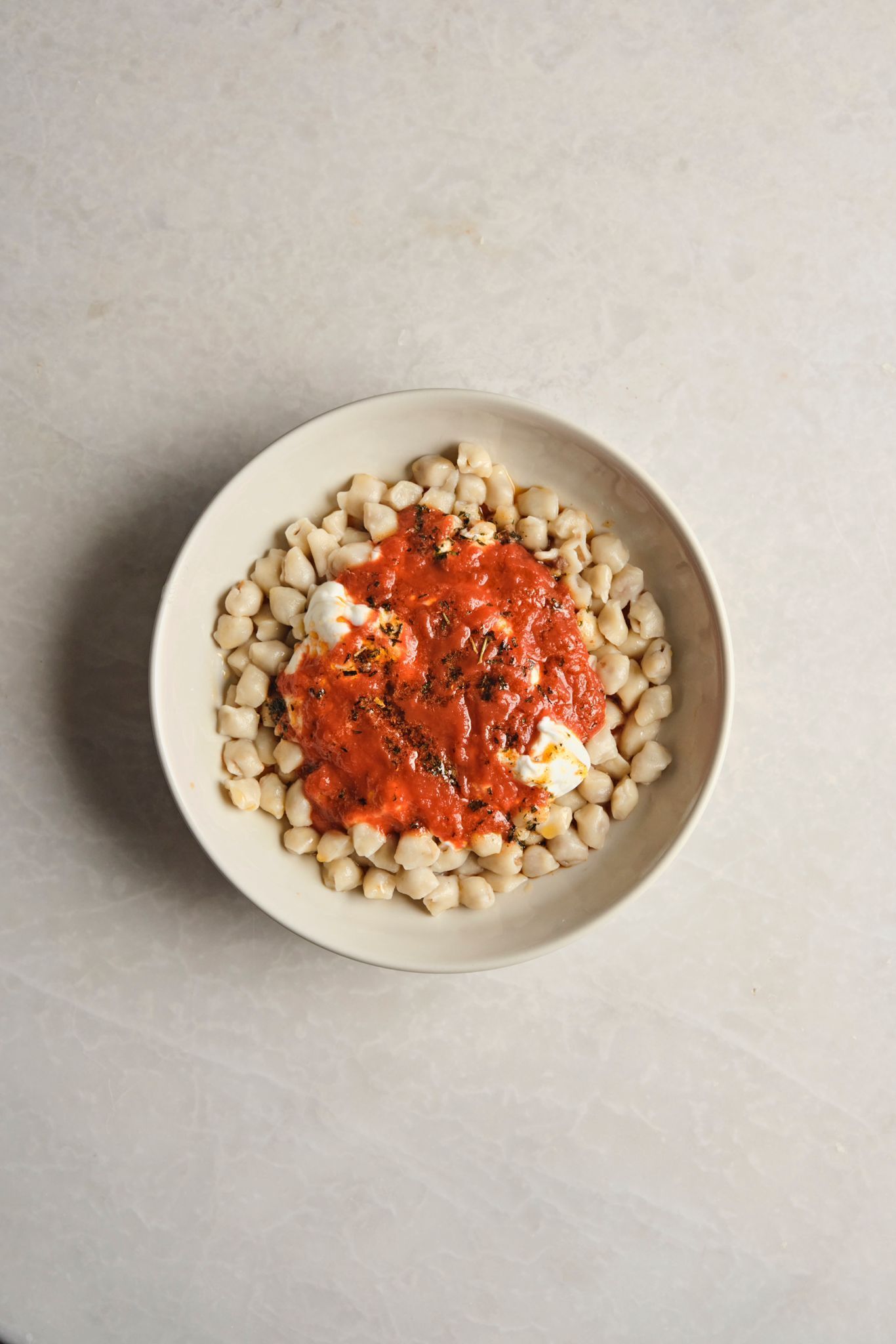 <b>mantı</b><br>turkish meat dumplings boiled and covered with yogurt | (390 gr.)<br>760 kcal
