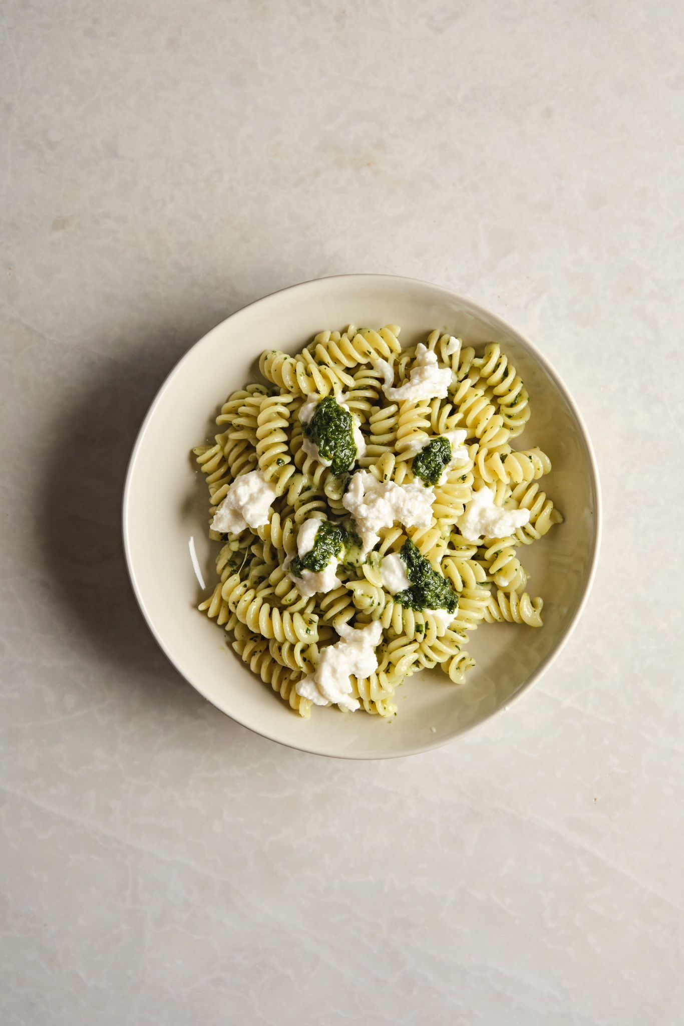 <b>pasta pesto</b><br>stracciatella, basil | (460 gr.)<br>980 kcal