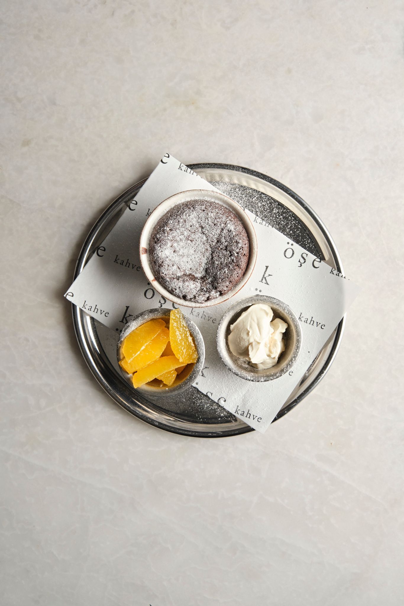 <b>chocolate souffle</b><br>(180 gr.) 720 kcal