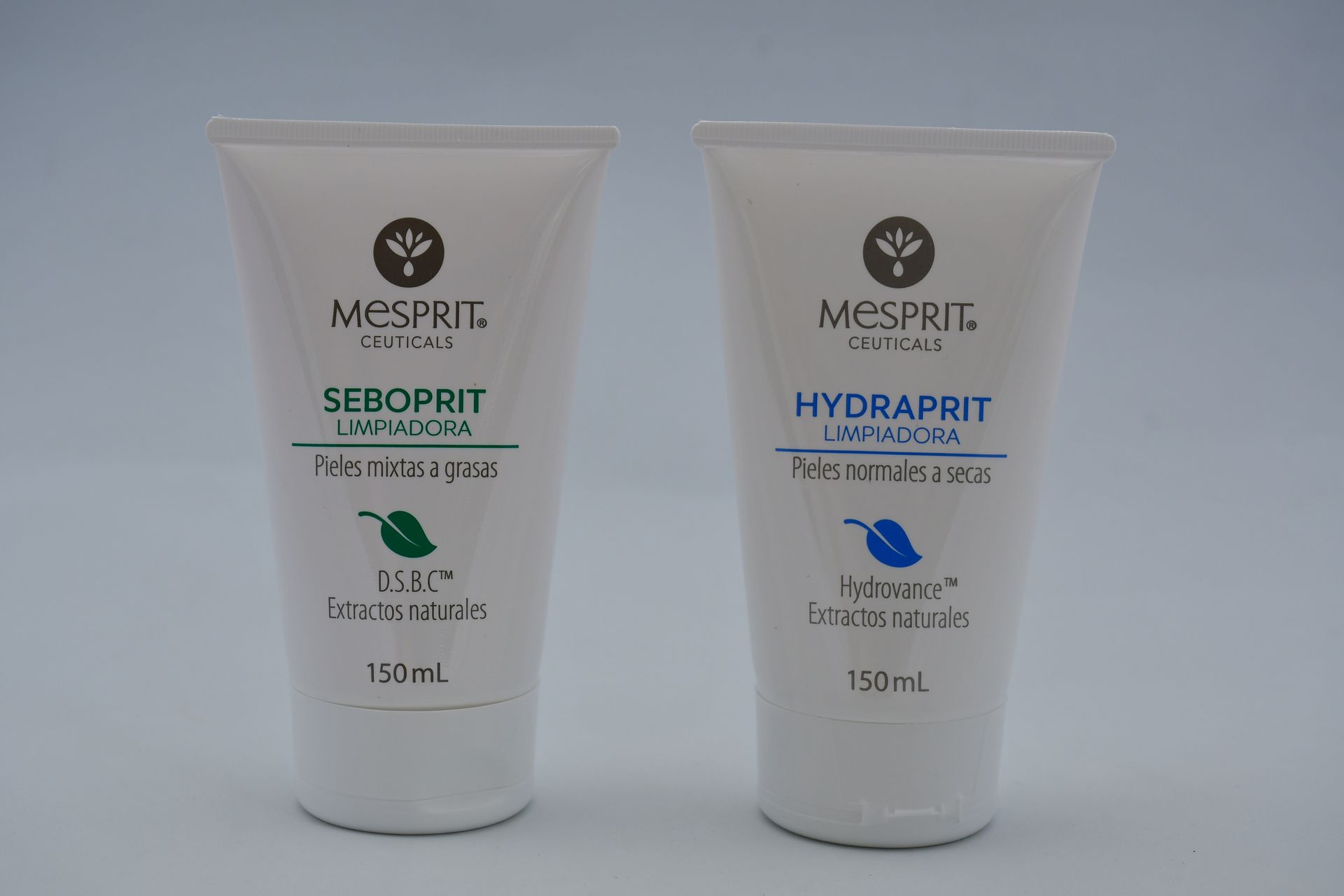 Dos tubos de cosméticos Mespirit están uno al lado del otro.