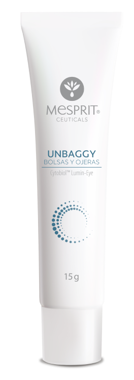 Un tubo de crema hidratante mesprit unbaggy sobre un fondo blanco.