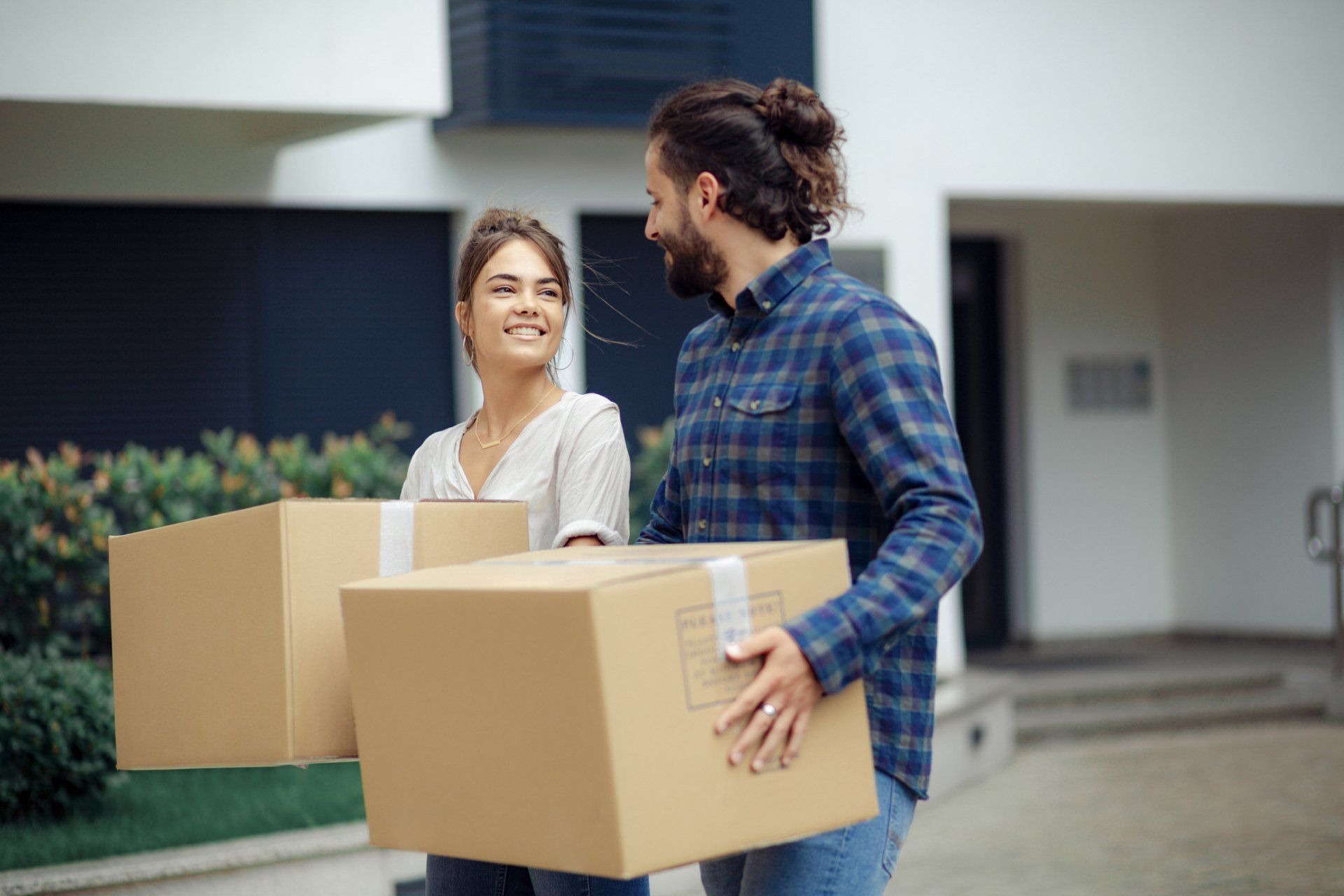 Couple moving their stuff into their new place