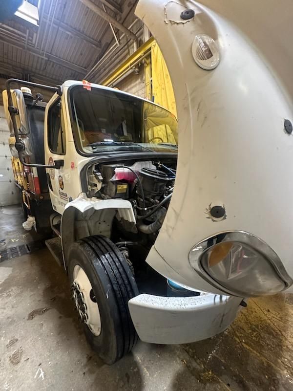 Semi-Truck Glass Repair in Bradley, IL