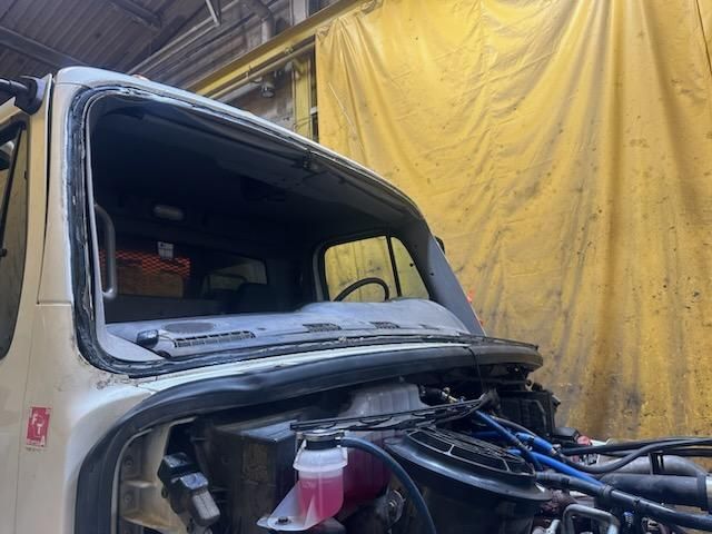 Before Fleet Vehicle Windshield Replacement in Joliet, IL