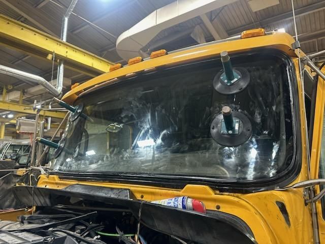 Semi-truck glass repair near Chicago, IL