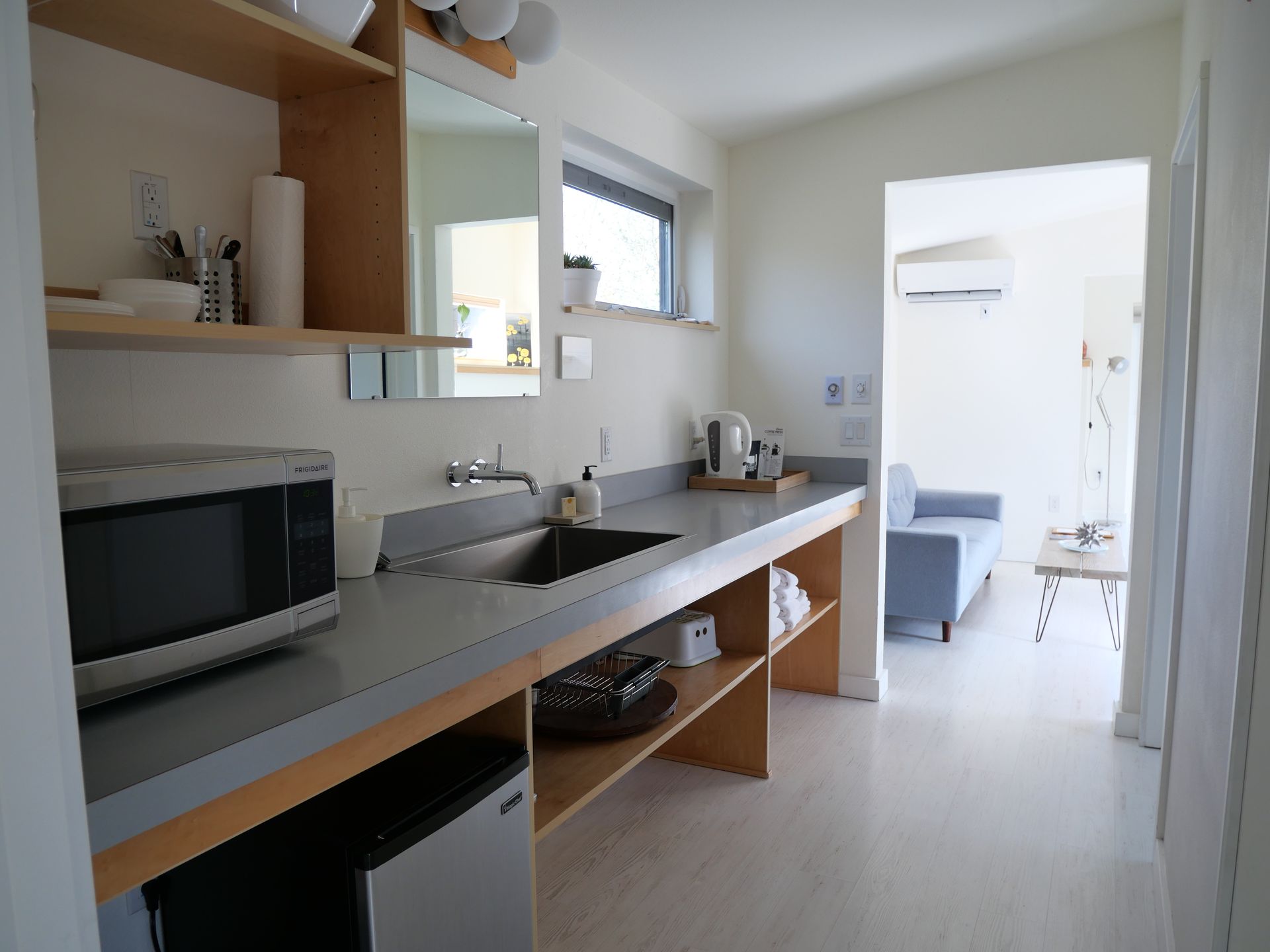 Interior of Courtyard King Lodge featuring the kitchen.