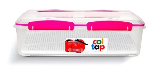 Recipiente de almacenamiento de plástico transparente con asas rosas y cierre en la tapa.