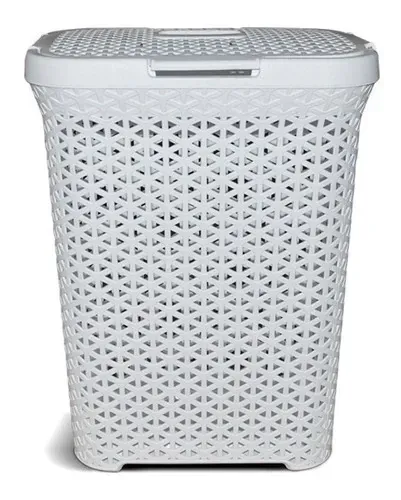 Cesto de ropa de plástico blanco con estampado tejido y tapa.