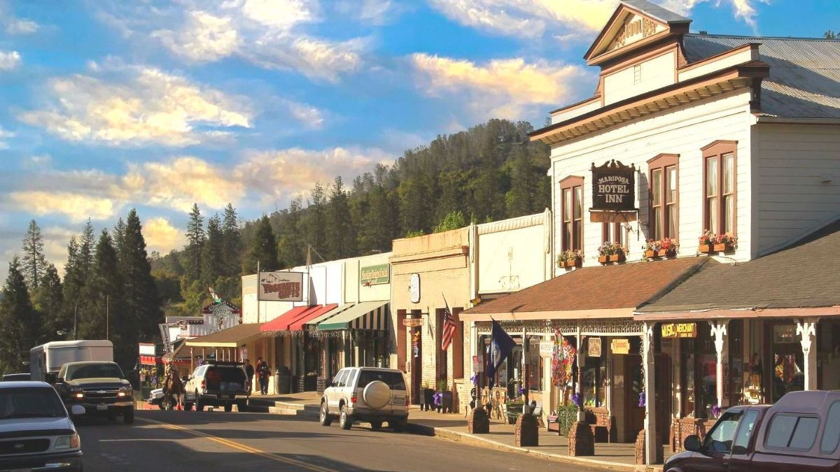 A small town with a lot of buildings and cars on the street