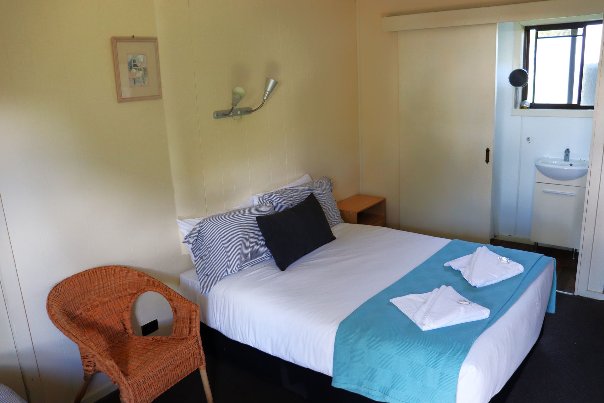 hotel bedroom 