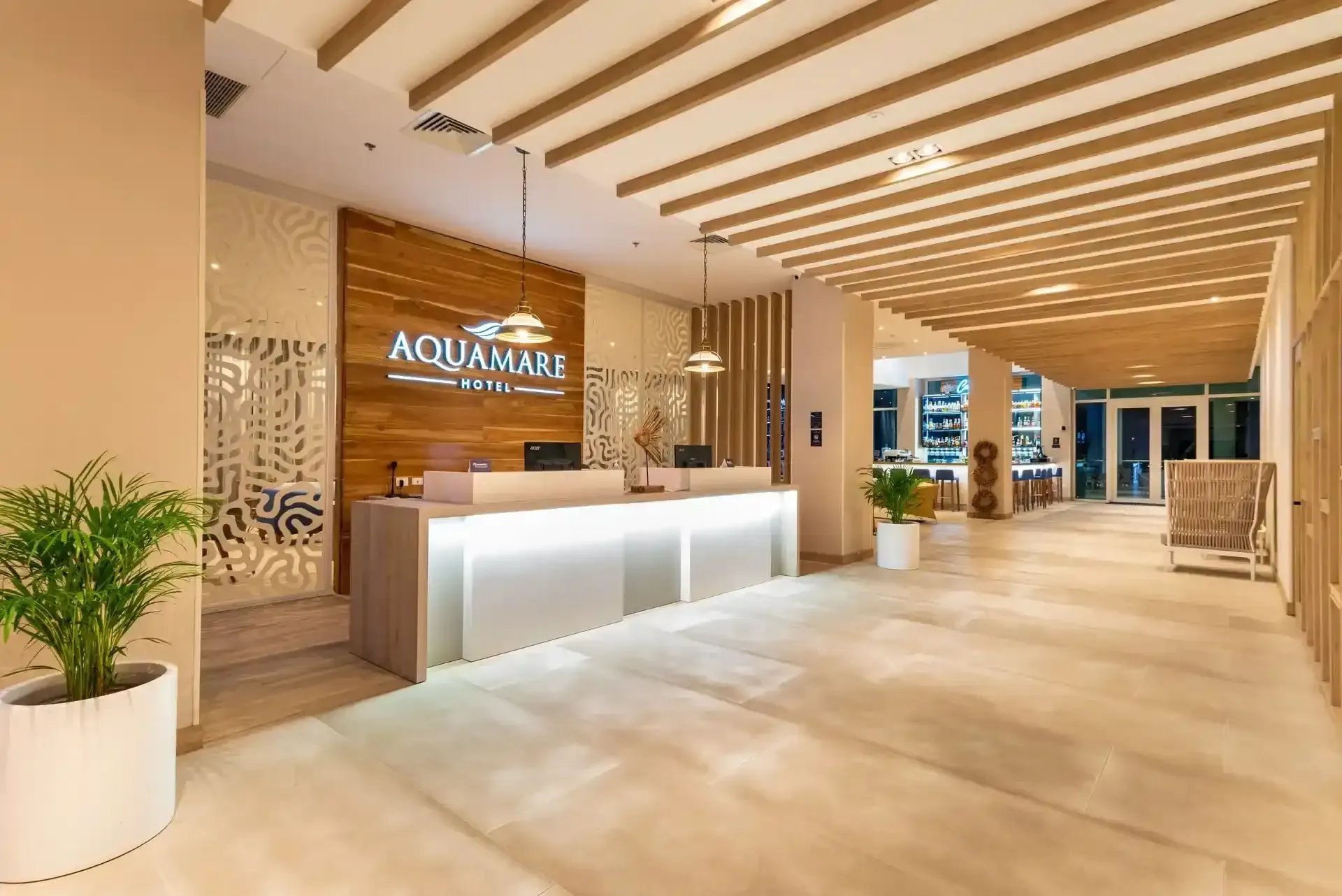 Loby del hotel Aquamare en san andres
