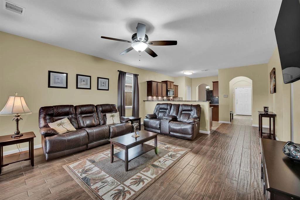 Living Room — Pearland, TX — Thedford Real Estate Group