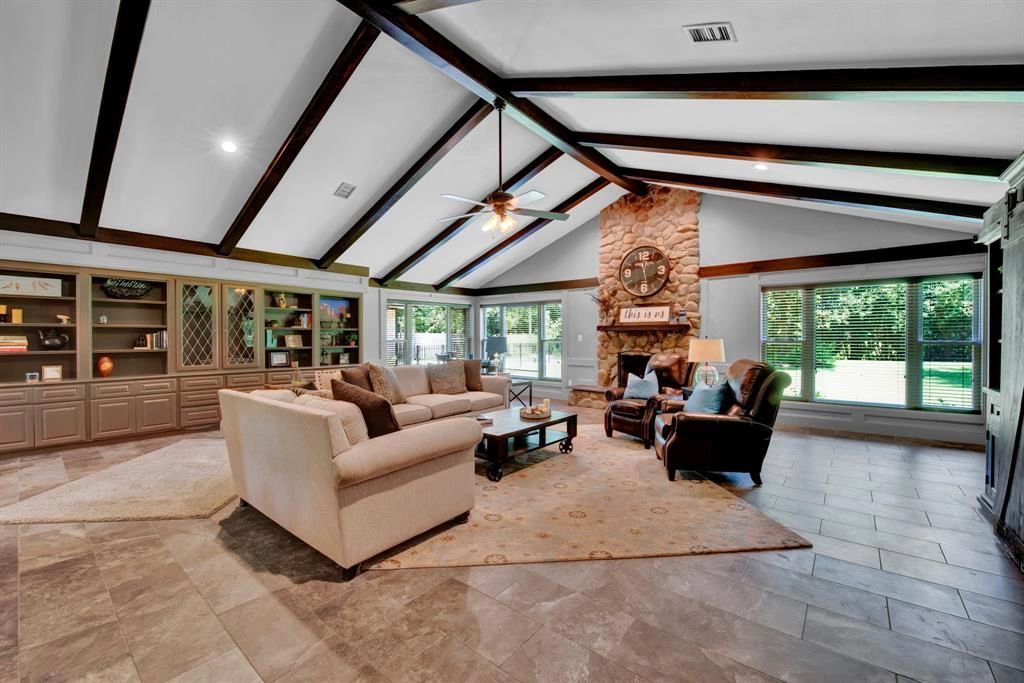 Nice and Clean Living Room — Pearland, TX — Thedford Real Estate Group