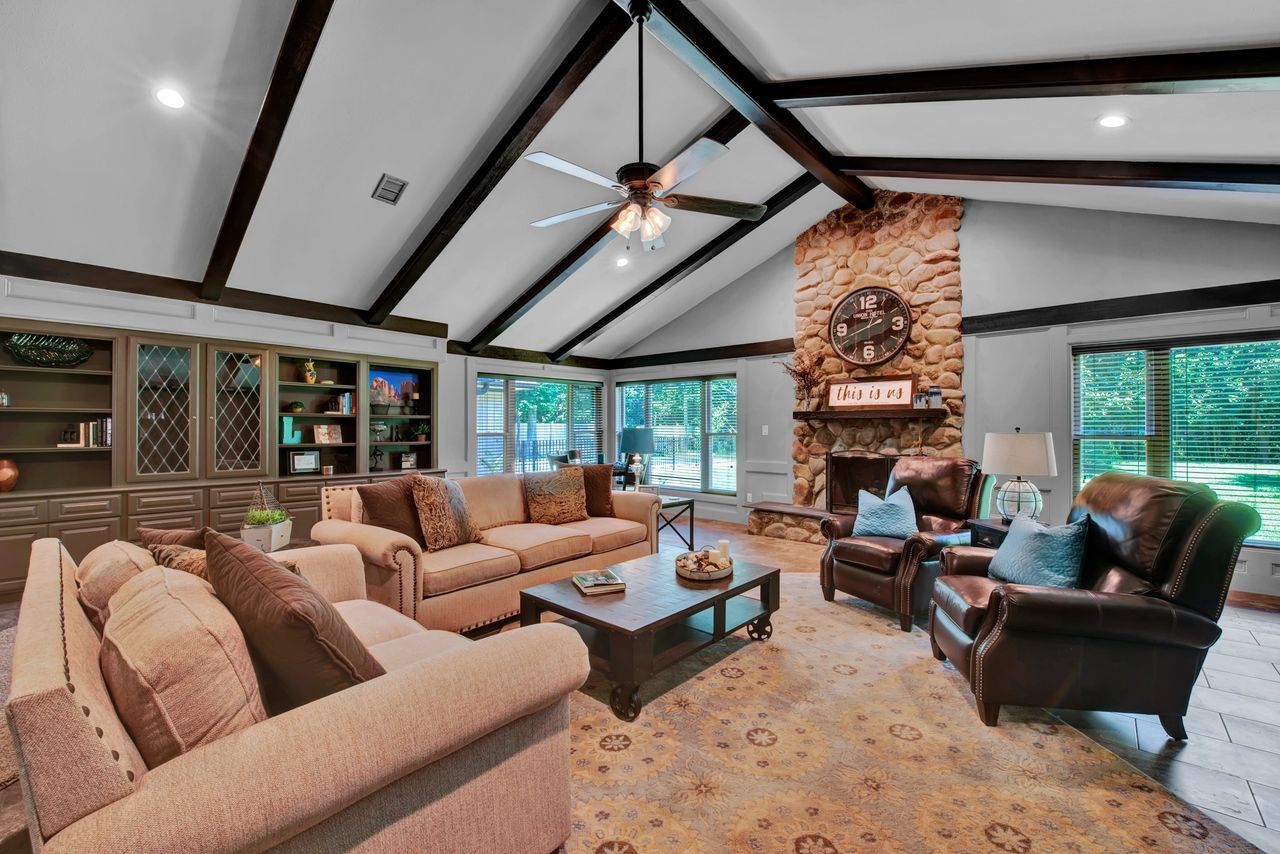 New Living Room — Pearland, TX — Thedford Real Estate Group