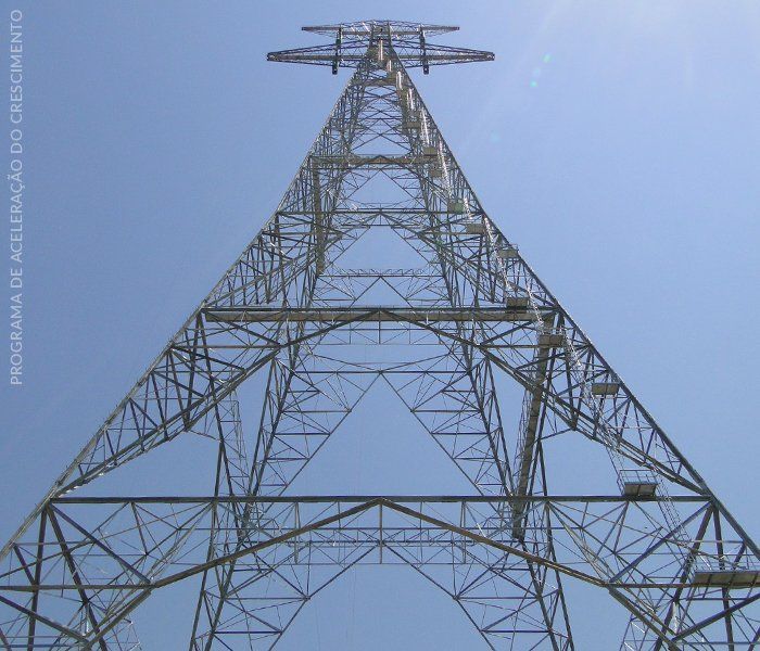 A very tall metal structure with a blue sky in the background