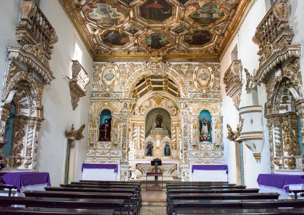 L'intérieur d'un vieux couvent catholique à Olinda