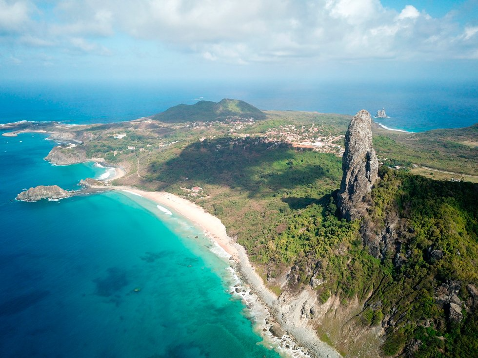 Une vue aérienne de Fernando de Noronha