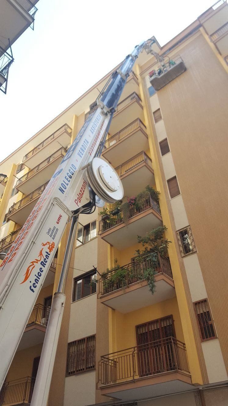 Piattaforma aerea su palazzo