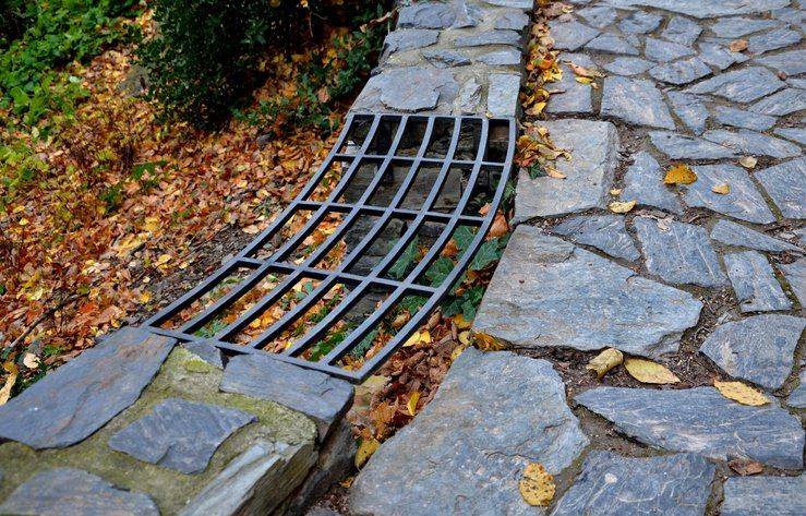 Retaining wall drainage