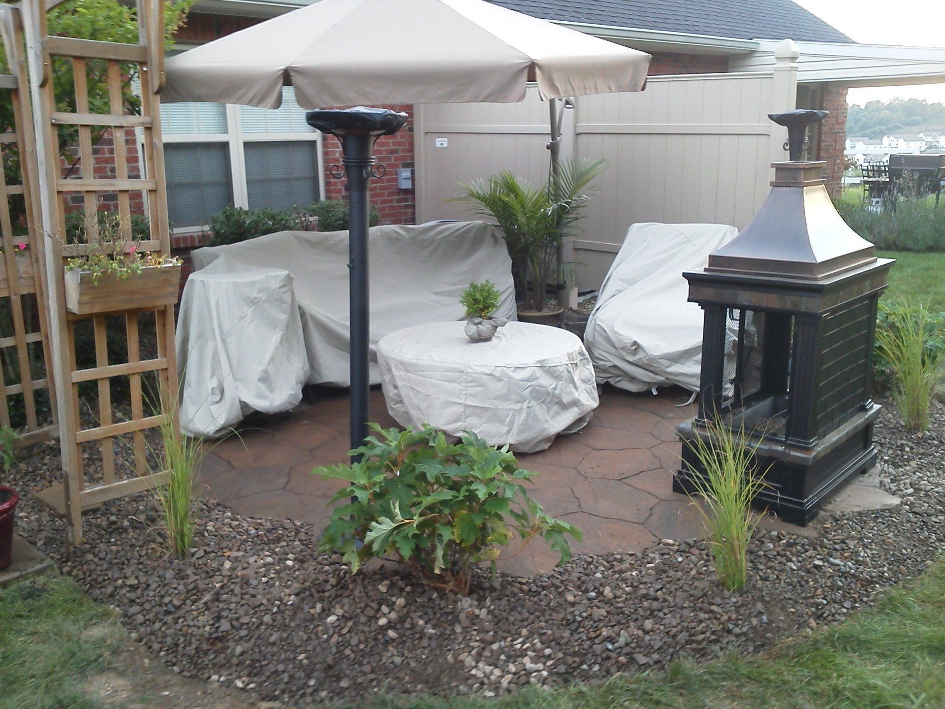 A patio area with furniture and a fire place