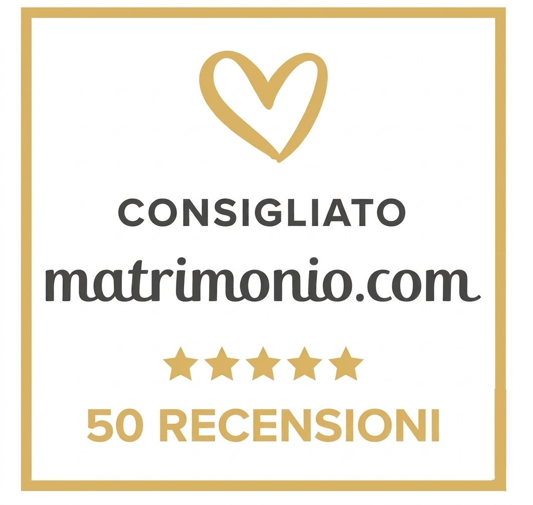 Badge dorato di Matrimonio.com con cuore, 5 stelle e testo “Consigliato” e “50 recensioni”