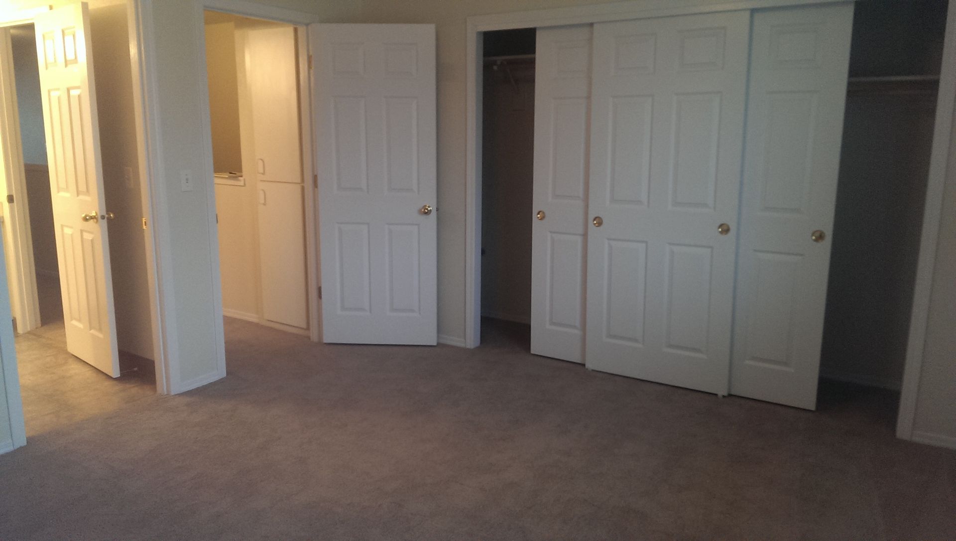 Triple Crown Apartments & Townhomes Salem SMI Property Management