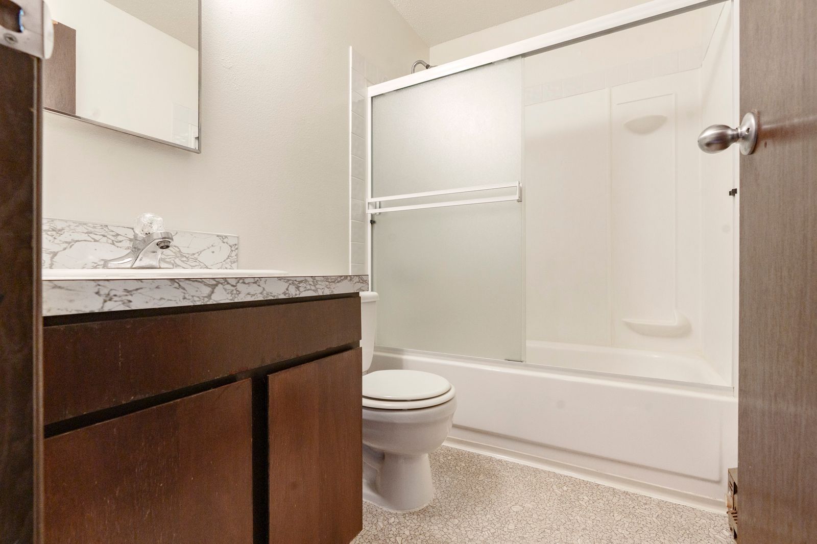 Monmouth Villas 2x1 bathroom
